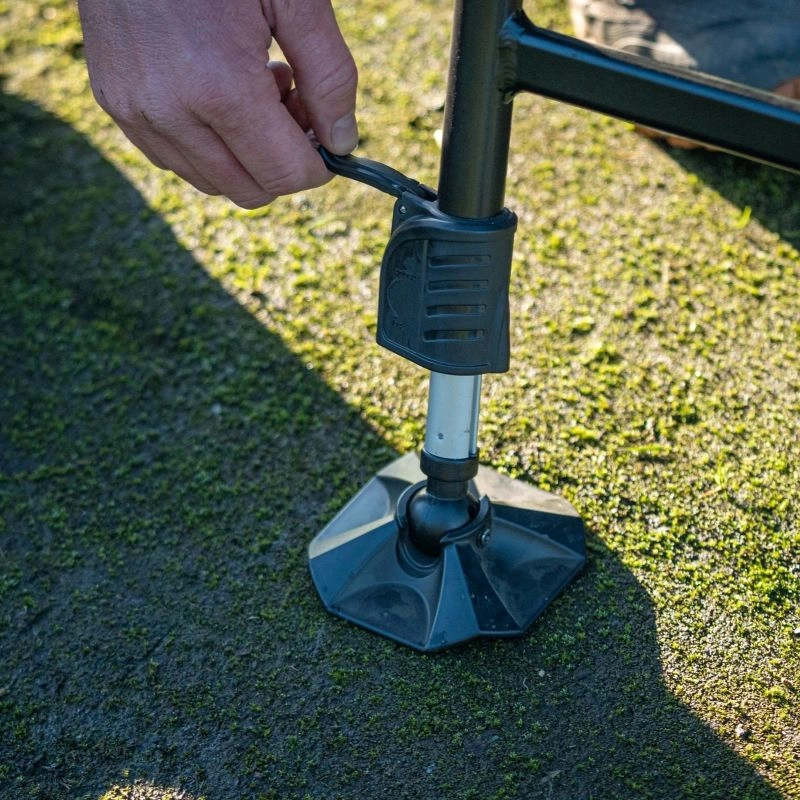 Daiwa Slide Tray Feeder Chair